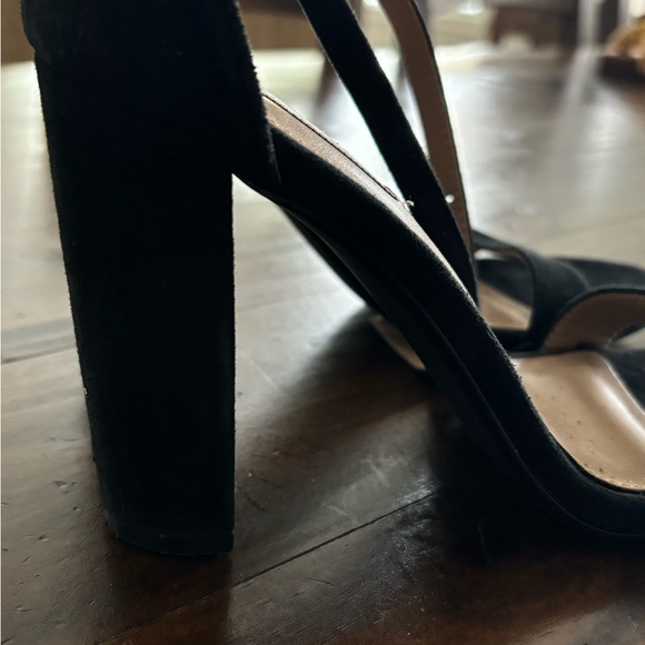 Black Heels - Picture 3 of 4